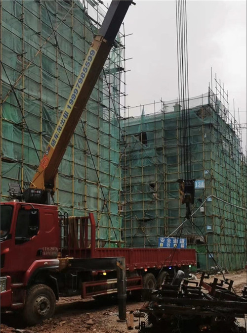 清水河县“慢工细活”—— 吊车的 “微动控制” 技术