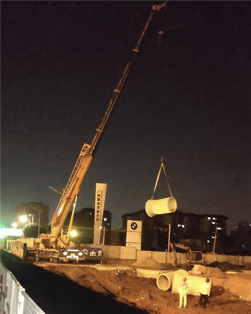 清水河县“弯臂矫正”—— 吊车的 “形变补偿” 技术